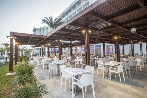 Vassos Nissi Plage Hotel