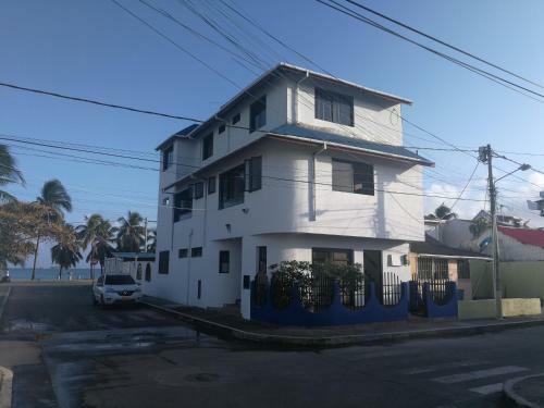 Hostal Posada Almond Bay