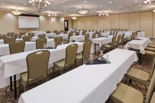Holiday Inn Hotel & Suites Red Deer