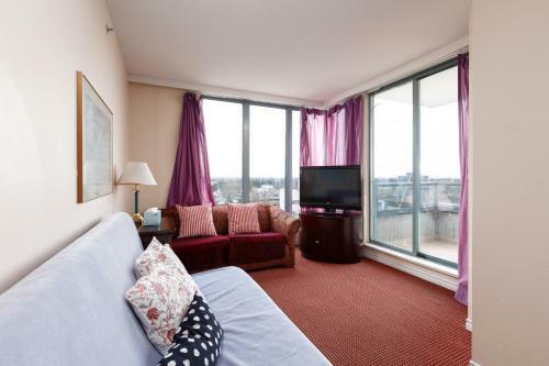 Cozy Apartment Near Minoru Park