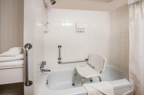 Hotel Howard Johnson By Wyndham Victoria