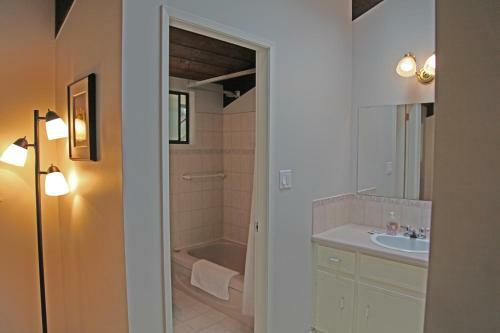 Four-bedroom Home In Broadmead 22