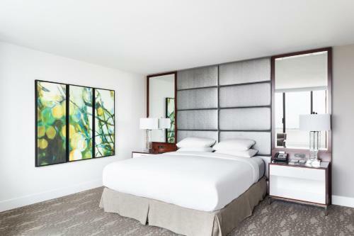 Doubletree By Hilton Hotel & Suites Victoria