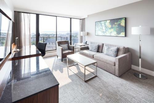 Doubletree By Hilton Hotel & Suites Victoria