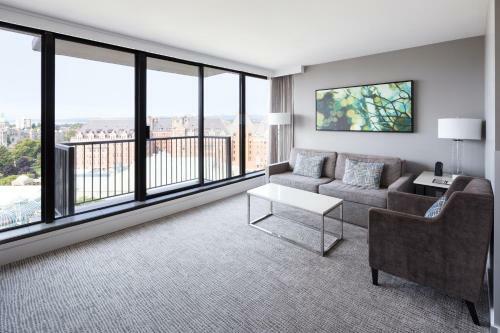 Doubletree By Hilton Hotel & Suites Victoria