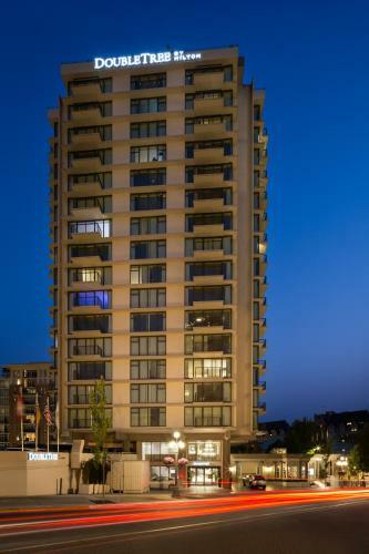 Doubletree By Hilton Hotel & Suites Victoria