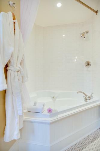 Bed & Breakfast Fairholme Manor Inn