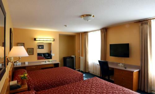 James Bay Inn Hotel, Suites & Cottage