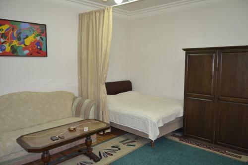 Saryan Street Studio Apartment