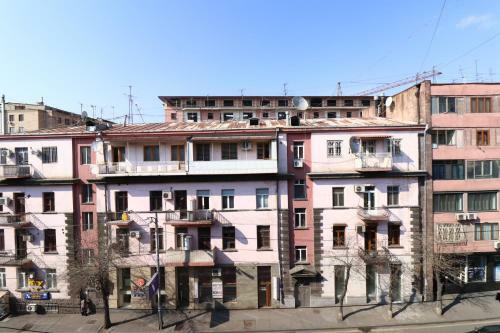 Armt Apartments At Sakharov Square Yerevan