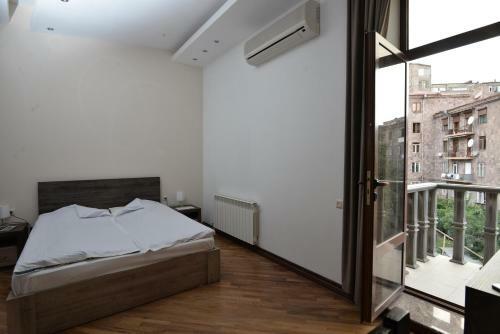 City Hotel By Picnic