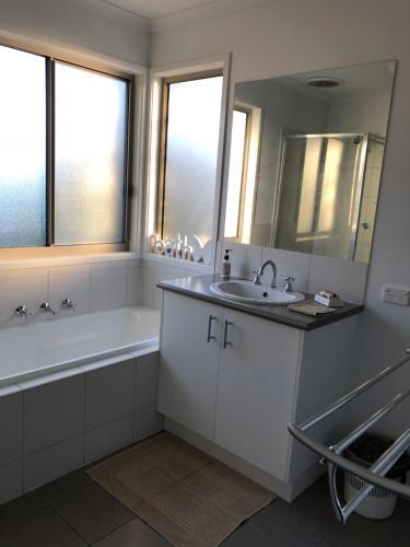 Cowes Holiday Haven - Property 1