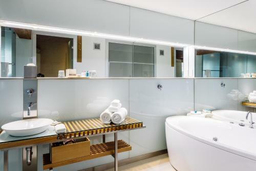 The Henry Jones Art Hotel