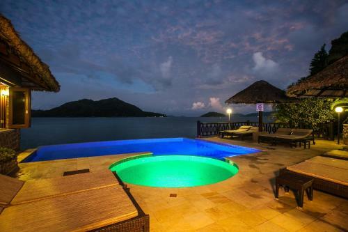Le Grand Bleu Villas