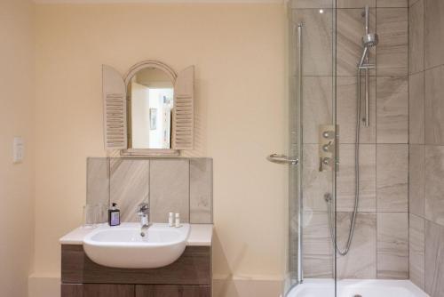 The Lodge At Broadway