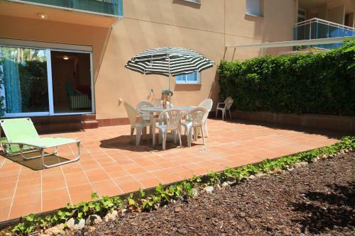 Uhc Golden Pineda Apartments