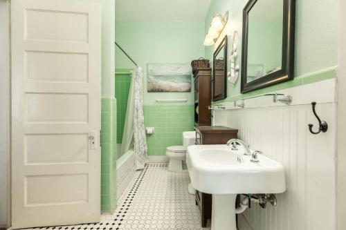 Castaway Cottage