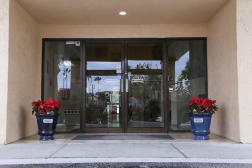 Destiny Palms Hotel Maingate West