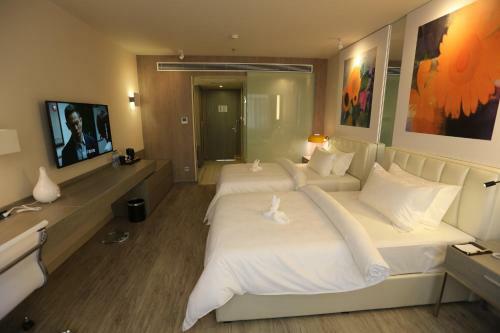 Metropolo Baotou Railway Station And Science University Hotel