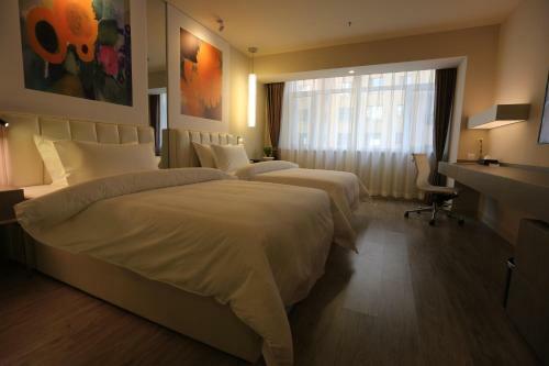 Metropolo Baotou Railway Station And Science University Hotel