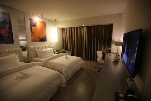 Metropolo Baotou Railway Station And Science University Hotel