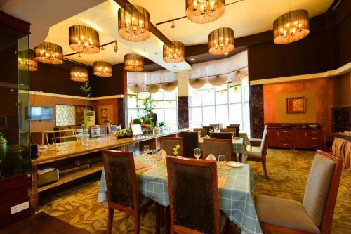 River Romance Hotel