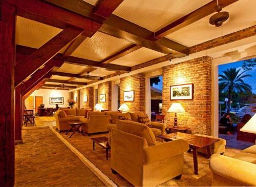 Hotel Admiral's Inn And Gunpowder Suites