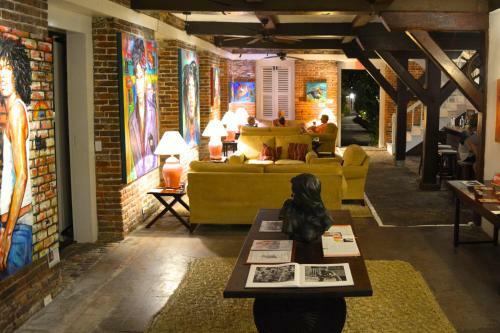 Hotel Admiral's Inn And Gunpowder Suites