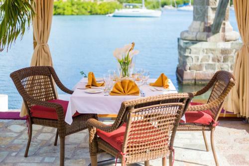 Hotel Admiral's Inn And Gunpowder Suites