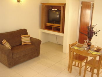 Aparthotel Connie's Comfort Suites