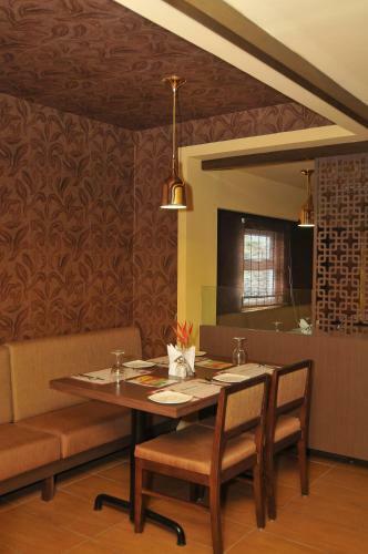 Hotel The Iris Inn By Bhagini