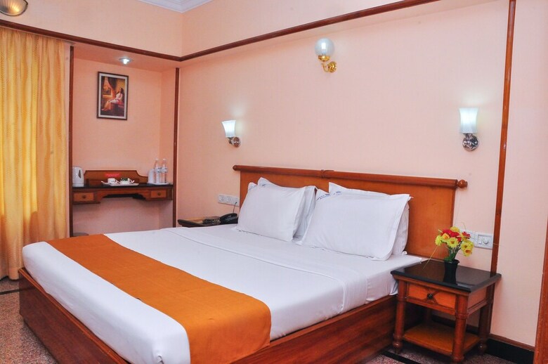Hotel Mayura Residency