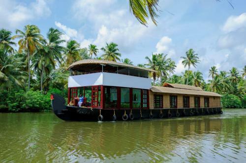 Hotel Shivaganga Houseboat