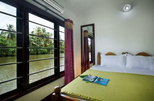 Hotel Shivaganga Houseboat