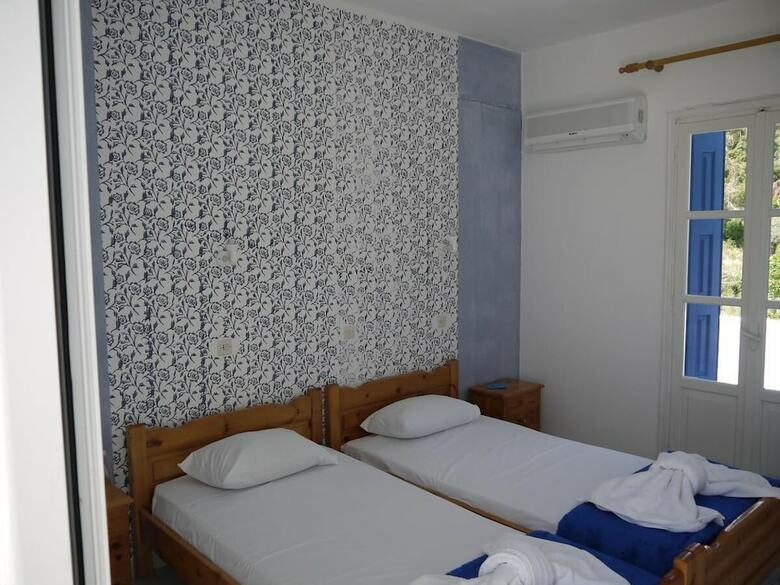 Hotel Crystal Rooms