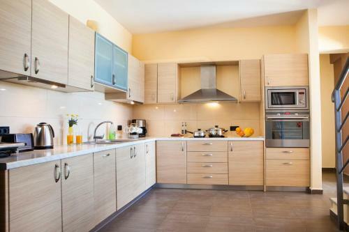 Skala Villa Sleeps 6 Pool Wifi