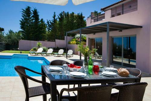Skala Villa Sleeps 6 Pool Wifi