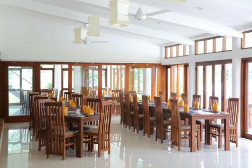 Hotel The Lakeside At Nuwarawewa