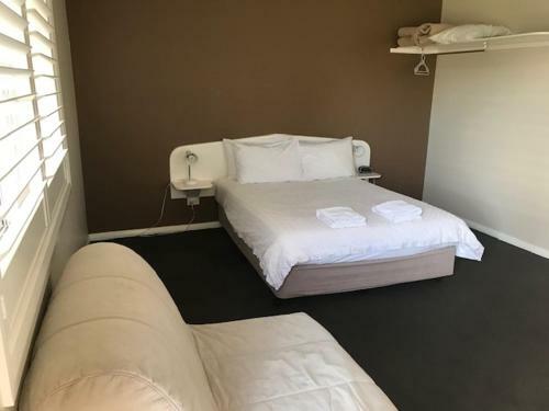 Railway Hotel Motel
