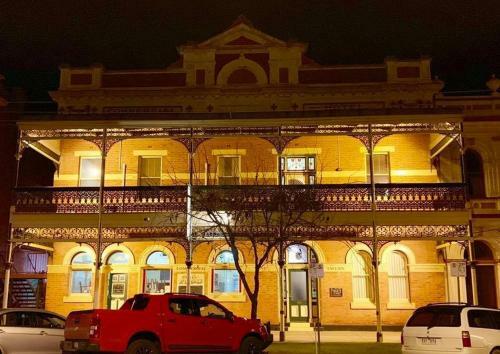 Hotel Rochester Wine Tavern