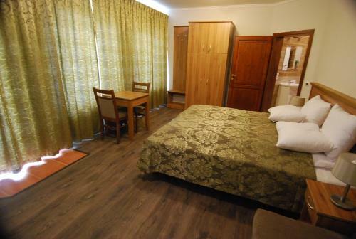 Hostal Ivanek Guest House