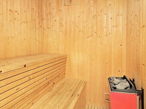 Four-bedroom Holiday Home In Henne 2