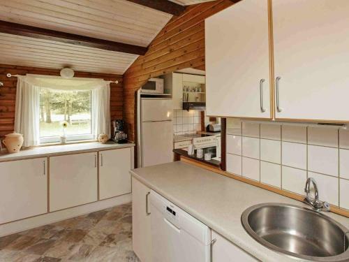 Three-bedroom Holiday Home In Bl�vand 77