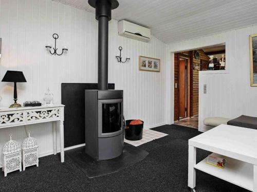 Three-bedroom Holiday Home In Bl�vand 77