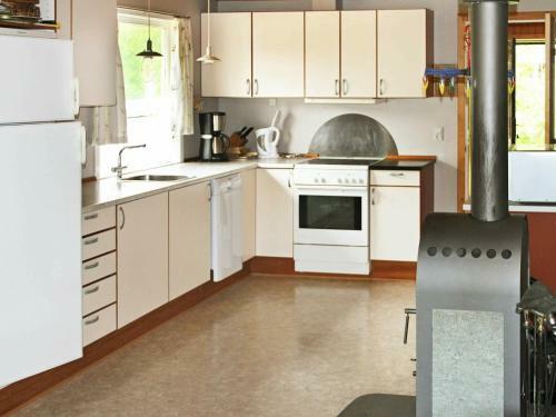 Three-bedroom Holiday Home In Bl�vand 27