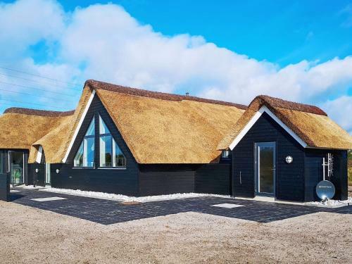 Five-bedroom Holiday Home In Ringk�bing 1