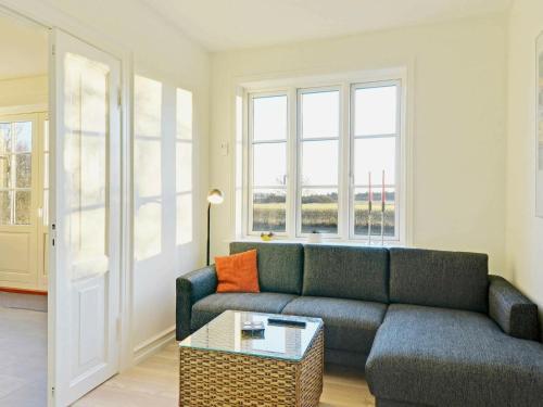 Five-bedroom Holiday Home In Oksb�l 3