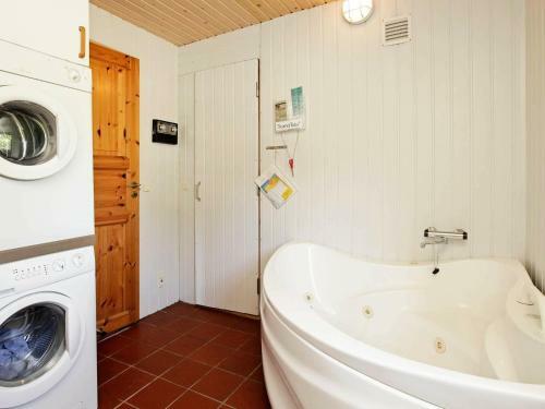 Three-bedroom Holiday Home In Humble 10