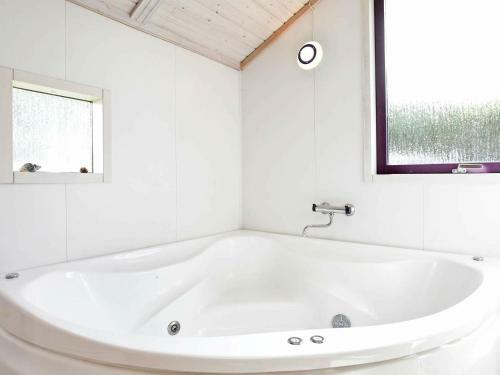 Three-bedroom Holiday Home In Oksb�l 38