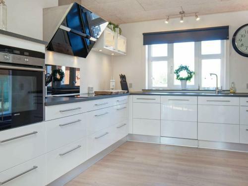 Five-bedroom Holiday Home In Fur 2